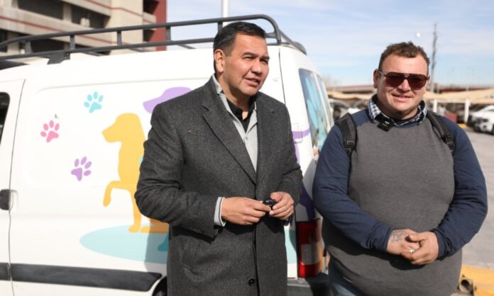 Entrega Cruz Pérez unidad renovada a la Asociación Canina Colitas Felices