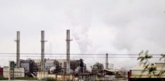 Diputados de oposición proponen reubicar refinería de Cadereyta para combatir la contaminación