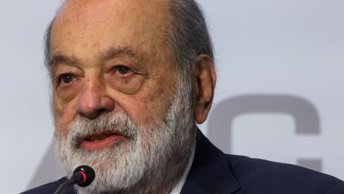 carlos-slim-y-la-regulacion-del-uso-de-celulares-en-escuelas